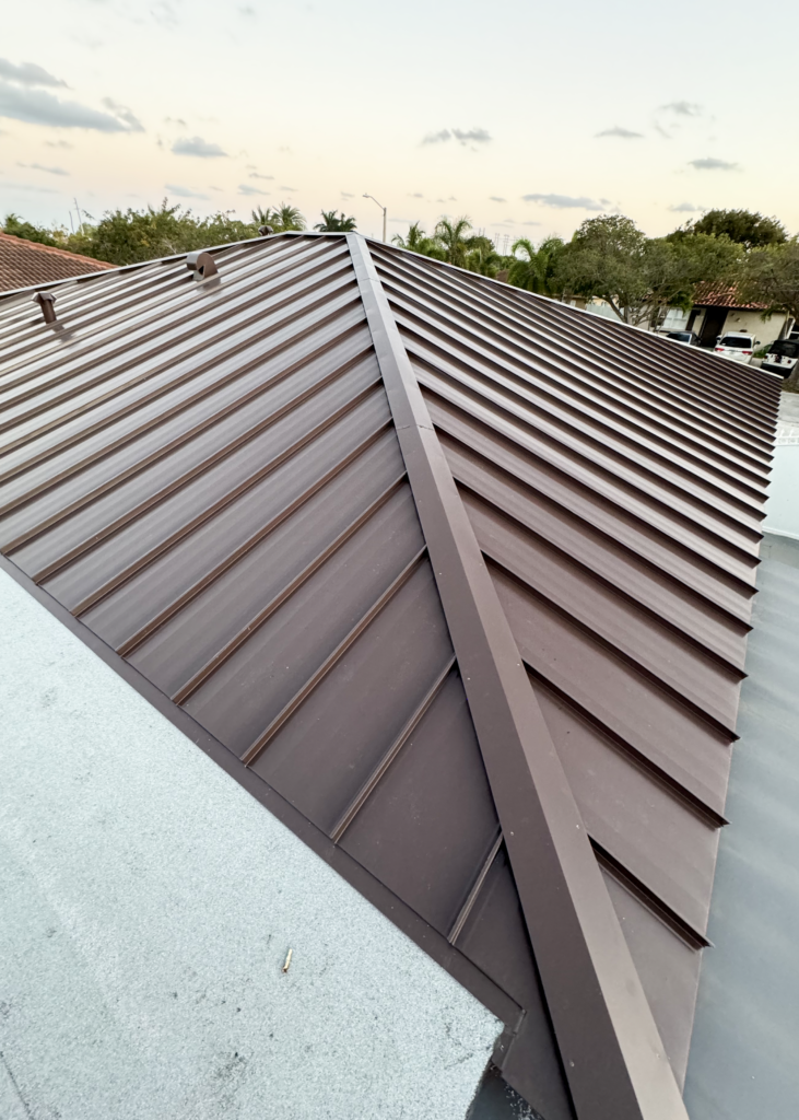 Techos puertas y ventanas de alto impacto con Eco windows systems, Florida Lake Wales, Infinity Safety Homes.